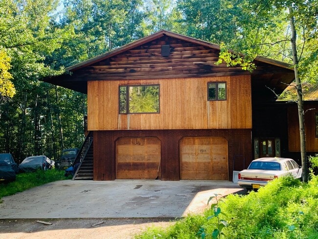 Building Photo - ALL UTILITIES INCLUDED! Spacious 1 Bed, 1 Bath Unit