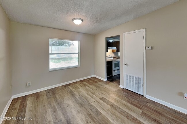 Photo - 4888 Strato Rd W