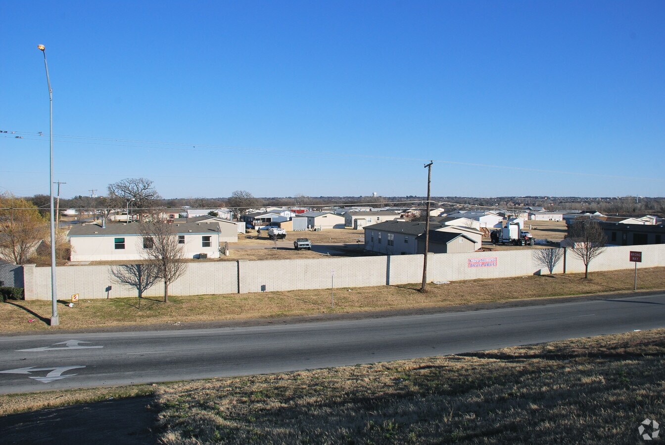 Primary Photo - Jim Qualia 1/28/2008 - Lake Arlington Ranch Apartments