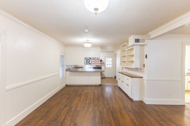 Photo - Distinctive Glen Rose Home with Large Rooms, Fenced Yard & Covered Parking