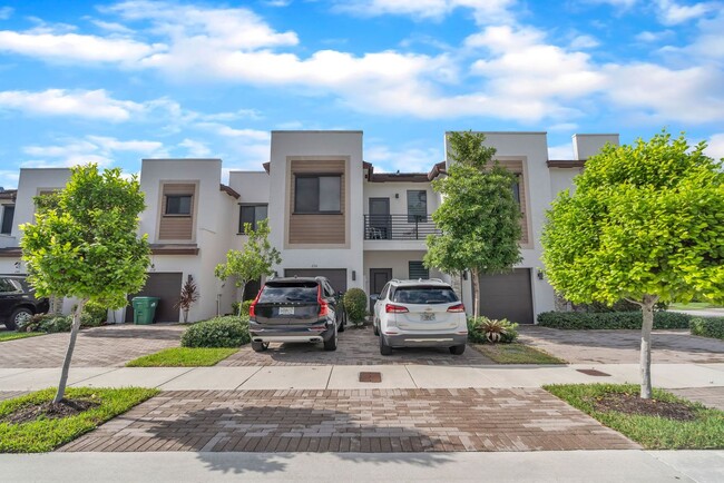 Gorgeous 4 bedroom 2.5 bath townhome in ex... - Gorgeous 4 bedroom 2.5 bath townhome in ex...