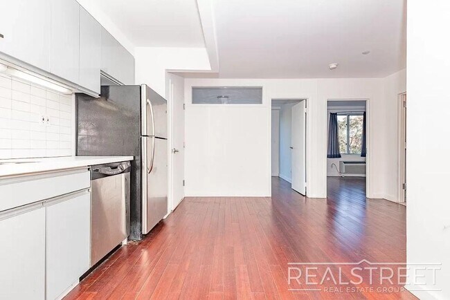 Photo - Stylish 2-Bedroom Bushwick Apartment with Huge Private Balcony & Prime Location Unidad 5B