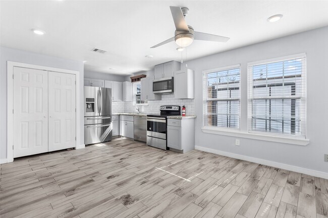 Photo - 6809 Glass St