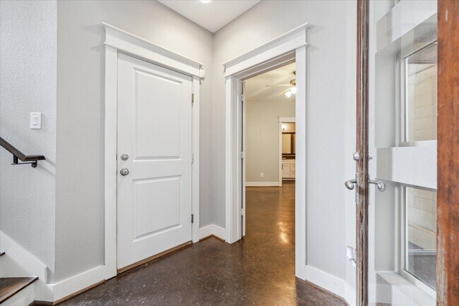 Photo - 2119 Cohn St