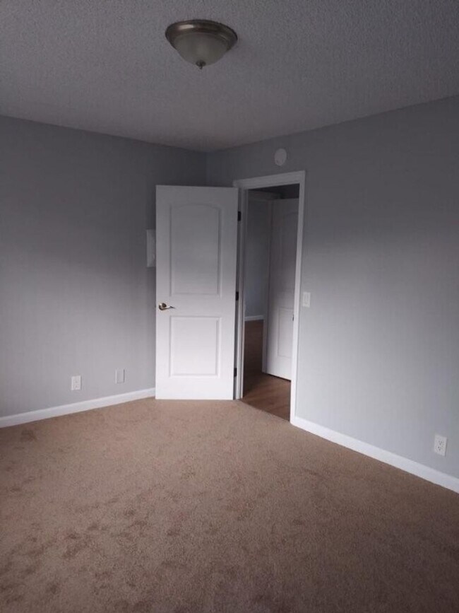 Colonial Way Apartments