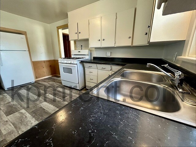 810 3rd Ave NW
