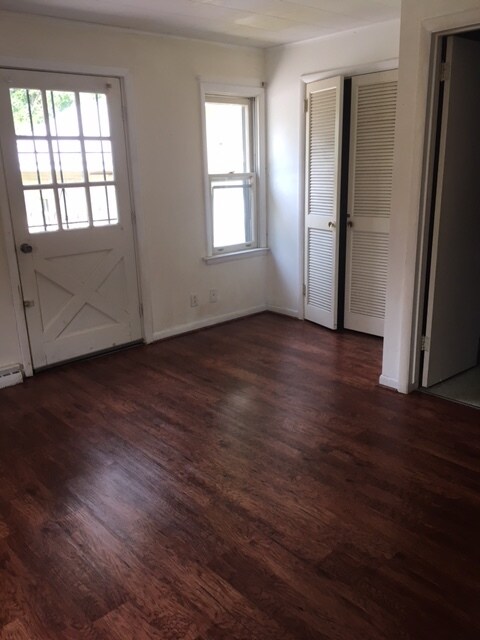 Photo - 277 Gunson St