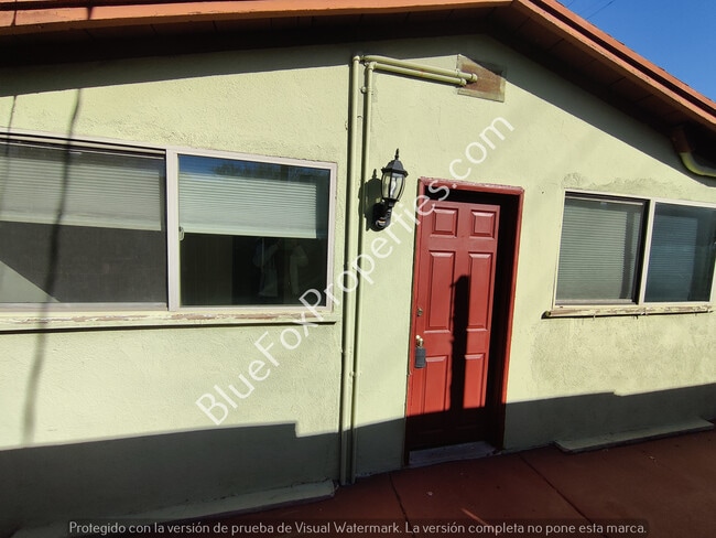 Building Photo - 3021 E Linden St Rental
