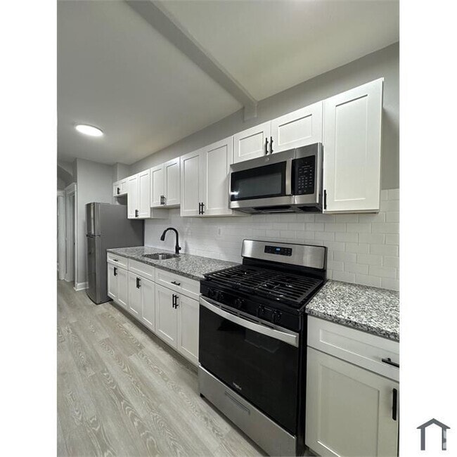 Building Photo - 3 Bedroom Complete Rehab Rental