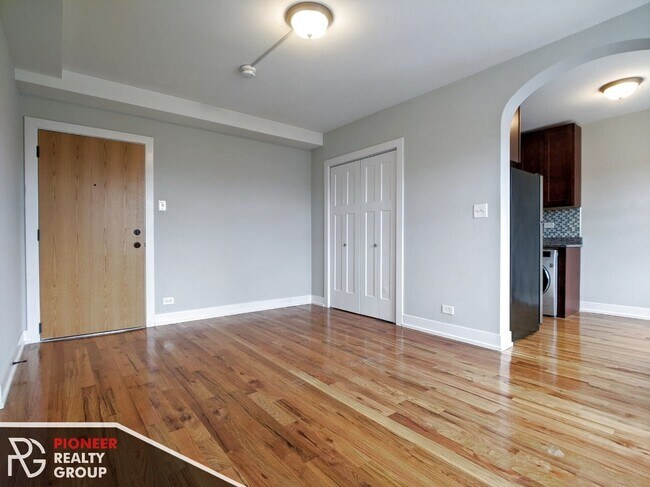 Photo - 556 W Arlington Pl Unit 2