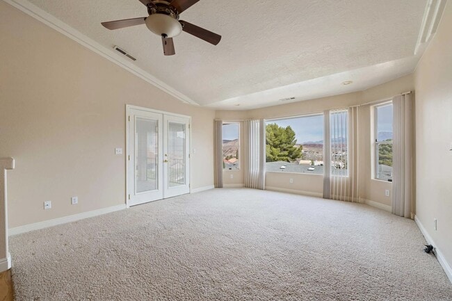 Photo - 4 Bedroom Home with Scenic Views