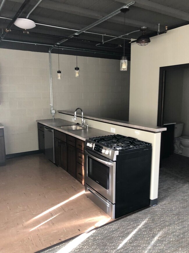 Photo - Trendy Downtown Lafayette Large Studio Unit Apt. 21