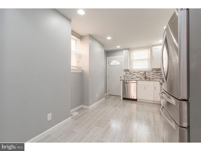 Photo - 1740 Sigel St