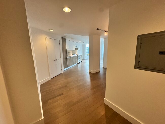 Building Photo - 8 Buchanan-301 Unit 301