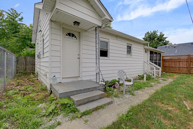 Building Photo - 2400 Walnut St Rental