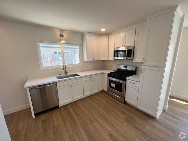 Building Photo - **Newly Renovated 2BDRM/1BTH with in unit ... Rental