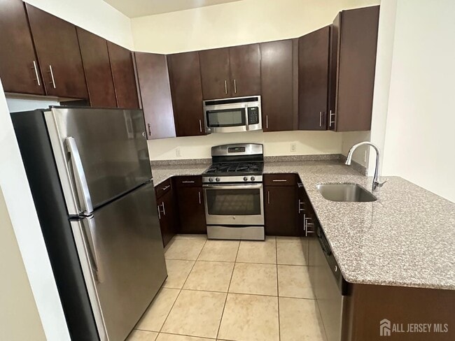 Photo - 101 Roosevelt Ave Unidad 106