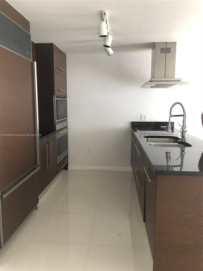 Photo - 495 Brickell Ave Unit 2907
