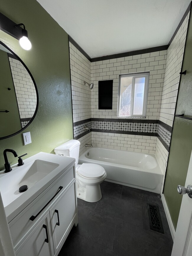 Photo - 1055 E 15th N St