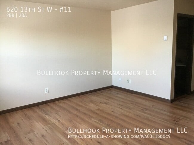 Photo - 620 13th St W
