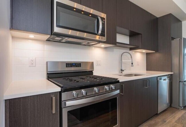 Photo - 16678-16625 61