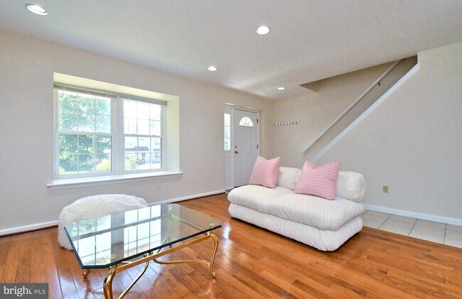2489 Hillendale Dr
