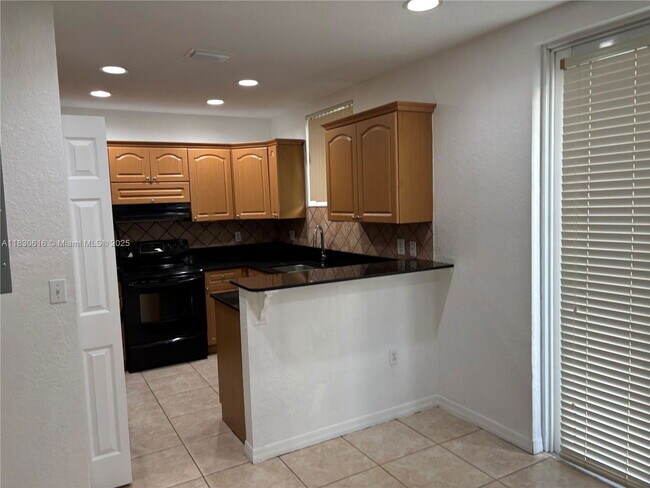Photo - 1370 W 30th St
