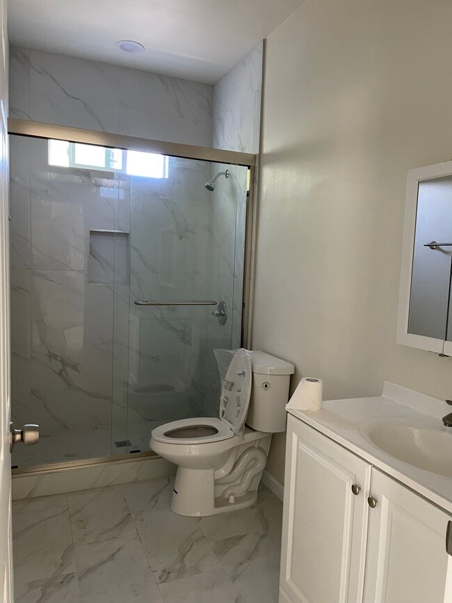 Building Photo - 914 N Maple St Rental