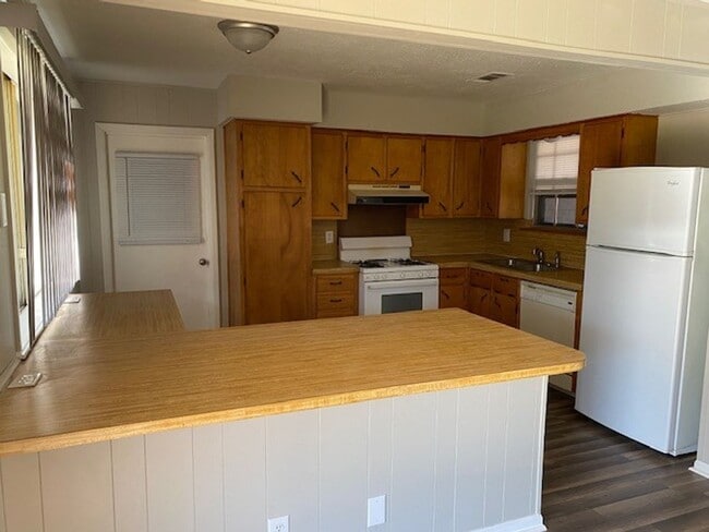 Photo - Nice 4 bedroom 2 bath brick home in S. Sherman!