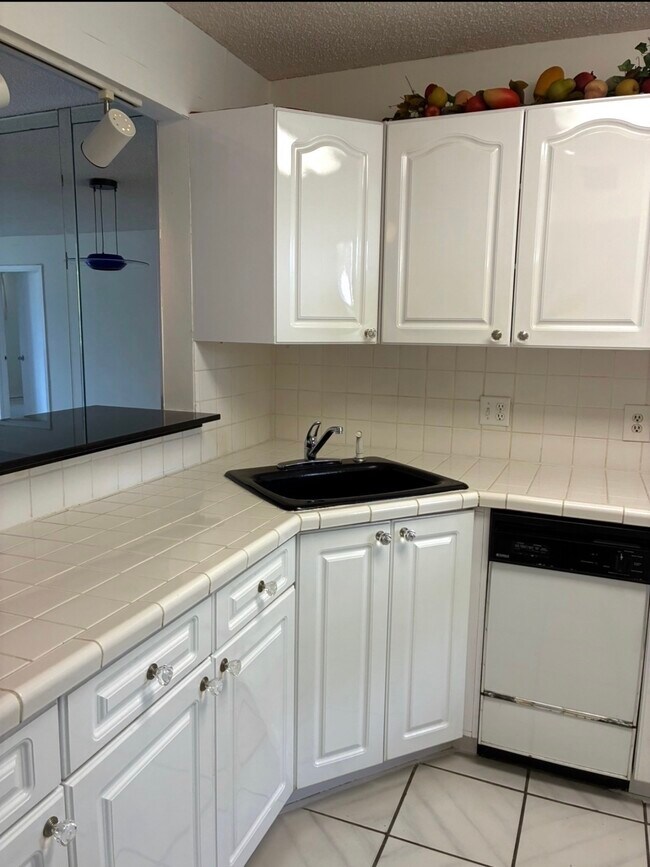 Photo - 5431 NE 25th Ave Unidad 103b