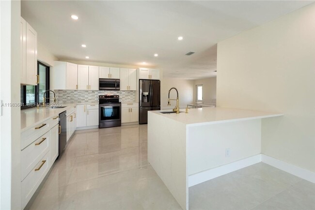 Photo - 4700 McKinley St