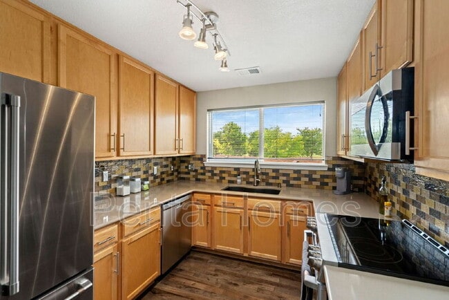 Photo - 4635 Hahns Peak Dr Unit 204