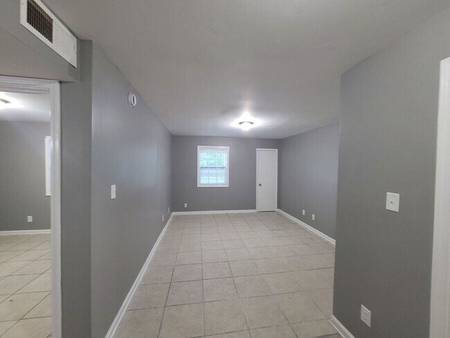 Photo - 4649 Royal Ridge Dr Unit 8