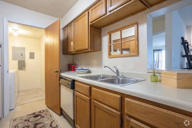 2BR, 2BA - 1,000SF - Kitchen