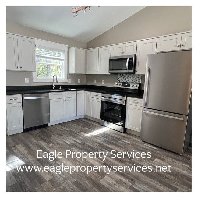 Photo - 114 Roslyn Ct