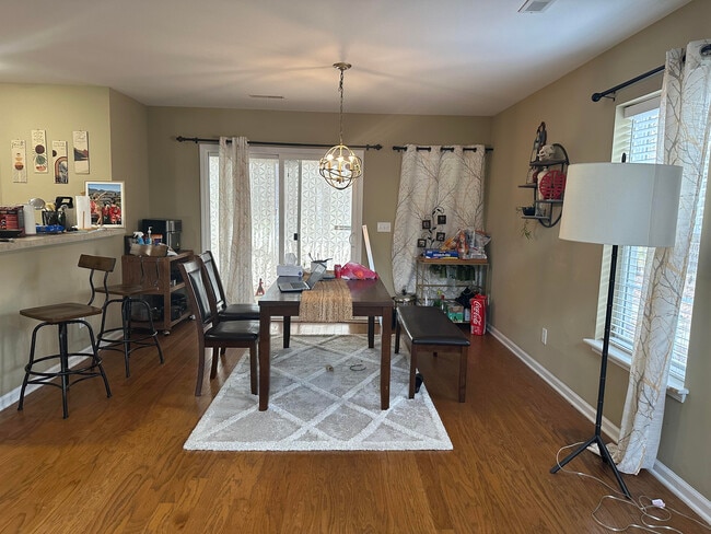 Photo - 8879 Jenny Lind St