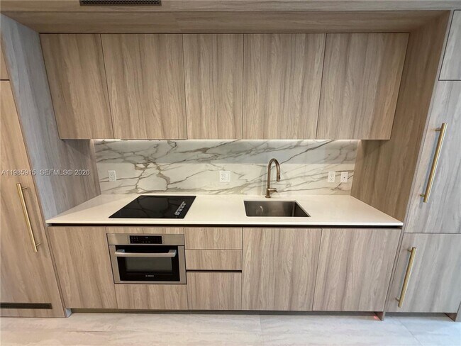 Photo - 77 SE 5th St Unidad 1613