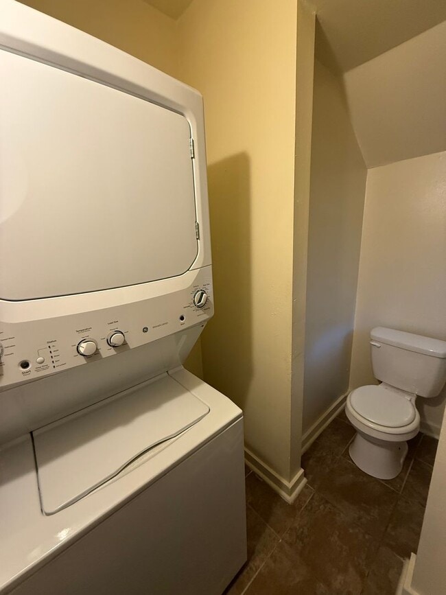 Photo - Beautiful Studio For Rent. Great Location ...