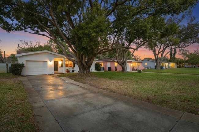 Photo - 5897 5th St S