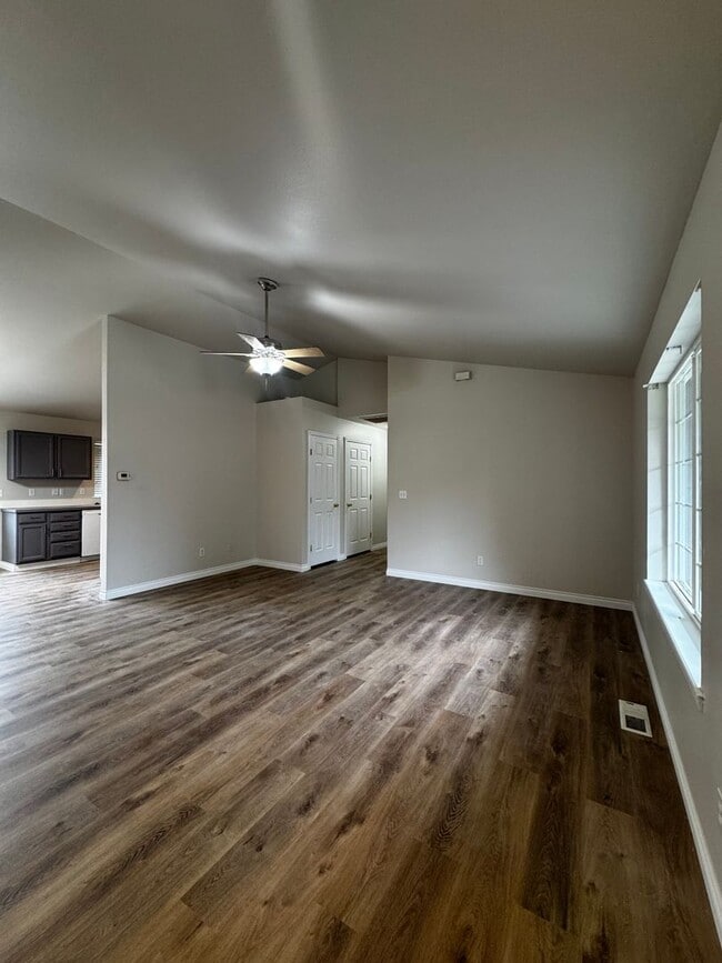 2203 N Abbey Glen Ct