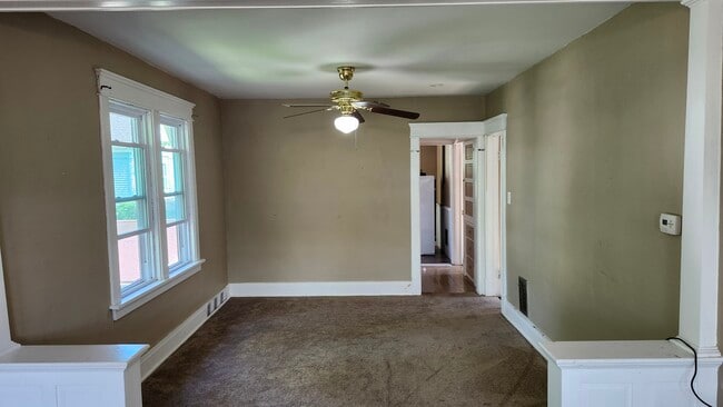 Building Photo - 47 Roesch Ave Unit Upstairs Apartment