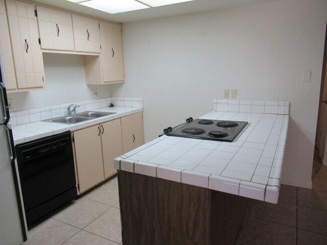 Photo - 2 BED 2 BATH DUPLEX FOR RENT