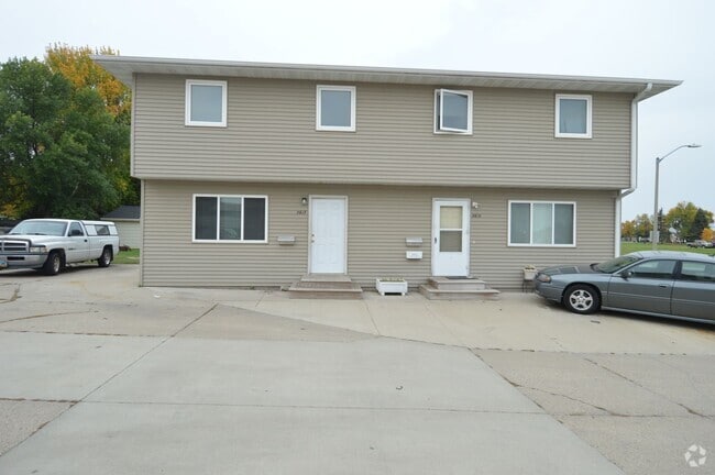 Building Photo - Quiet Side by Side Duplex Unit 3615 Rental