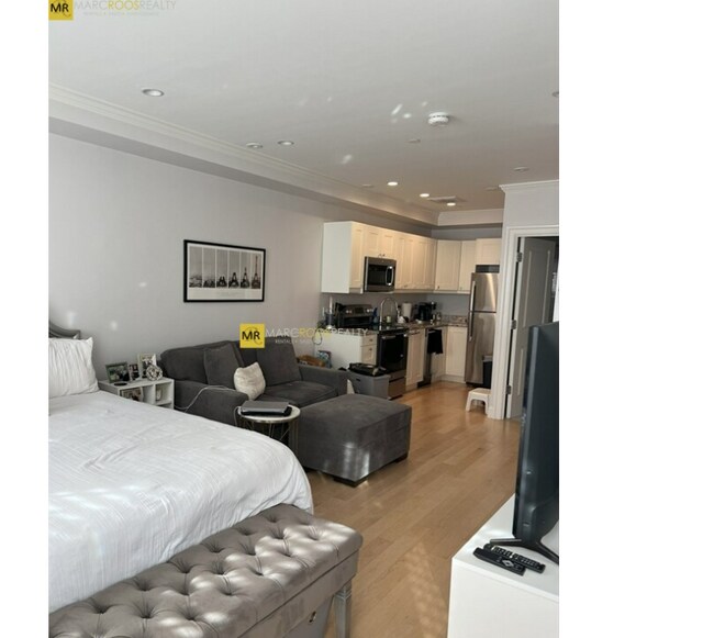 Photo - 296 Beacon St Unit 3