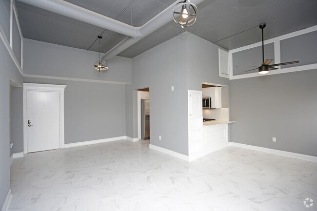 1BR, 1BA - East Facing & Vaulted Ceilings_754 SF - Plaza House