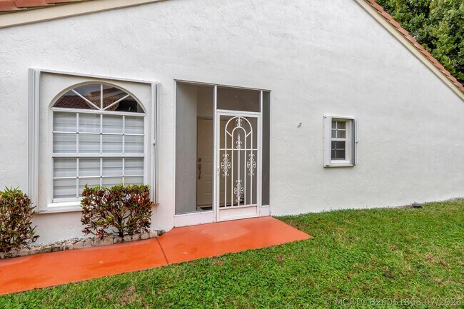 Photo - 6129 Heliconia Rd