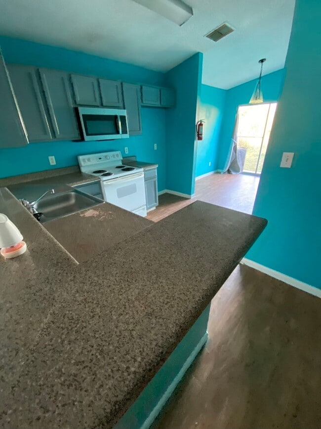 Photo - 15823 Ridgecroft Rd