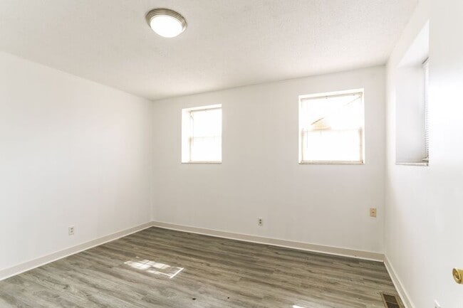 Photo - 2199-2199 Amherst Ave