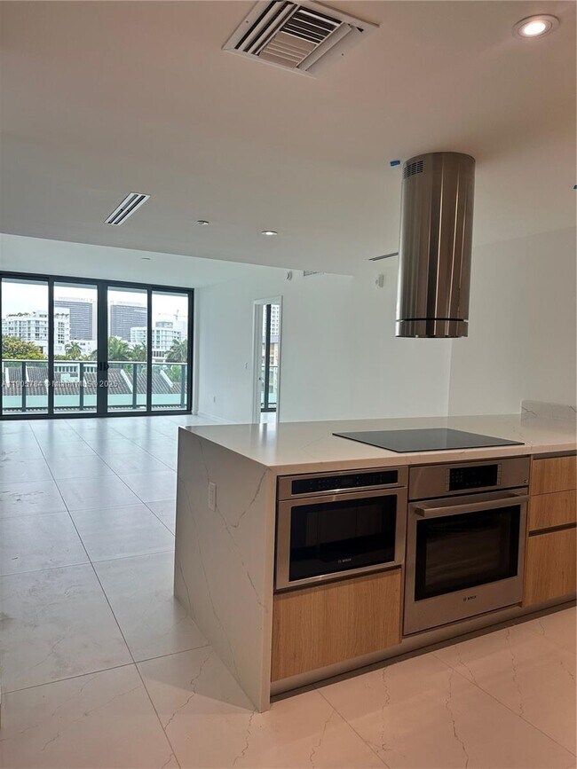 Photo - 9901 E Bay Harbor Dr Unidad 505