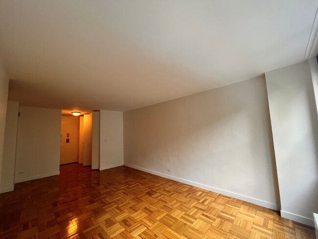 Photo - 333 E 49th St Unidad 7O